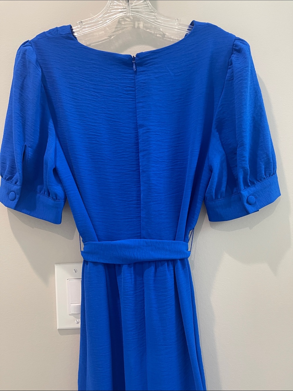 DKNY Size 10 V-Neck Midi Dress with belt - Picture 6 of 9